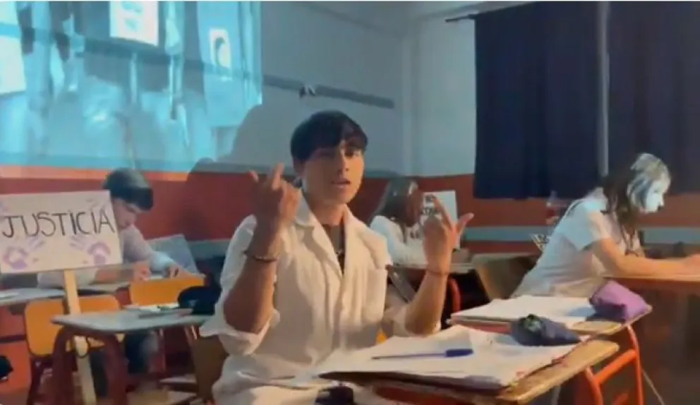 El proyecto fue liderado por Nicolás Duarte, Nico'u, en su nombre artístico, estudiante de sexto año en la modalidad Construcciones y autor de la canción que ganó el certamen de ATE. Foto: captura de video de Youtube 