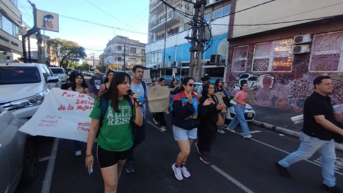 Triple femicidio: estudiantes se movilizaron en Posadas y se organiza la marcha federal del sábado imagen-8