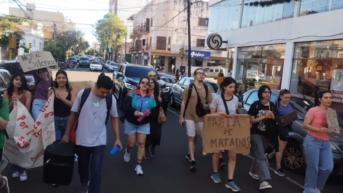 Triple femicidio: estudiantes se movilizaron en Posadas y se organiza la marcha federal del sábado imagen-10