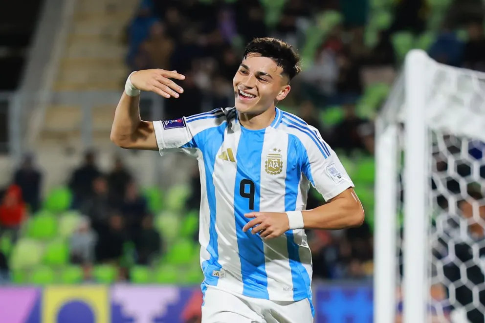 "Estoy muy contento, muy feliz. Era muy importante arrancar con una victoria y por suerte lo sacamos adelante", remarcó Sarco, la figura de la noche.