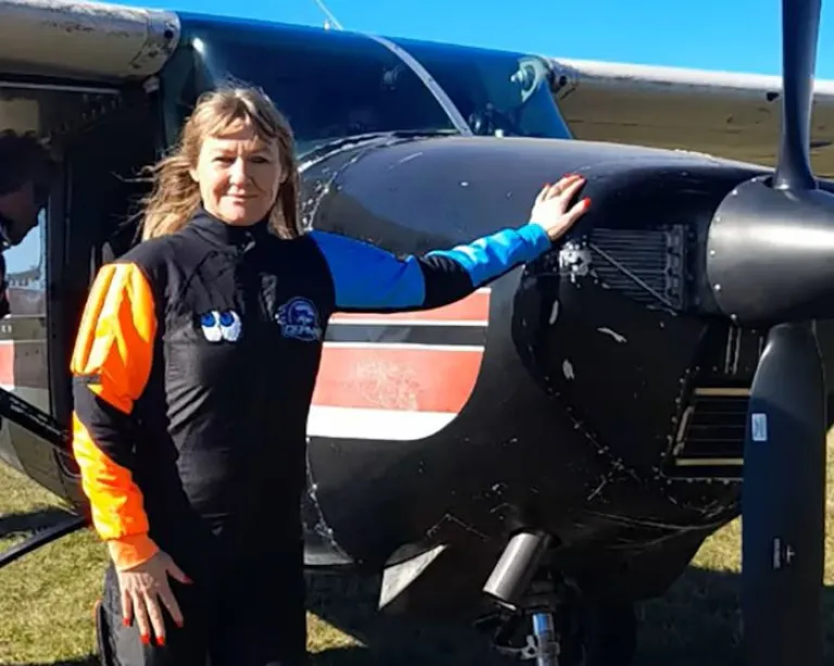 Misionera murió tras saltar de una avioneta y no abrirse su paracaídas imagen-8