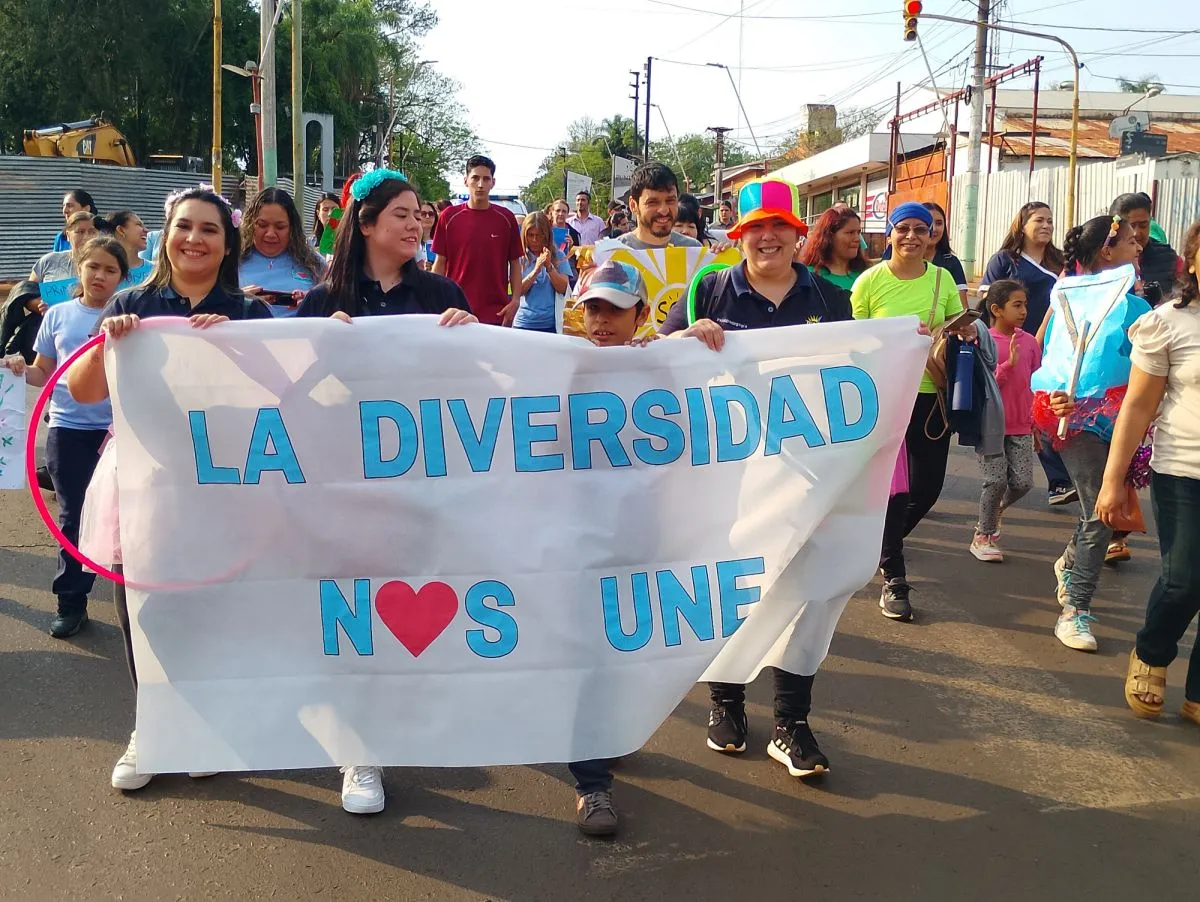 El Instituto Esperanza derrochó buena onda y alegría en las calles de Iguazú imagen-8