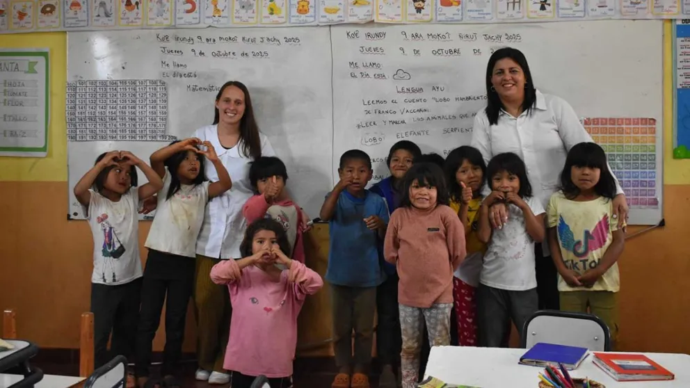 Los alumnos enseñan su lengua a los docentes y corrigen la pronunciación. Foto: Carina Martínez