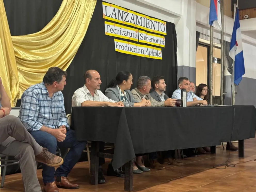 Las autoridades durante la presentación de la nueva oferta académica.