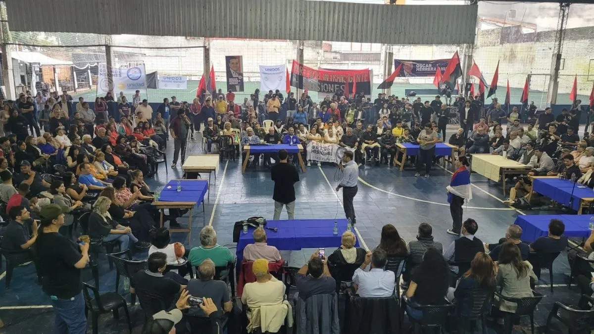 Se desarrolló un multitudinario acto en el Club Racing en el Dia de la Lealtad peronista imagen-6