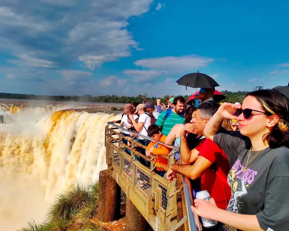 El fin de semana pasado, las Cataratas recibieron más de 14.000 visitantes.
