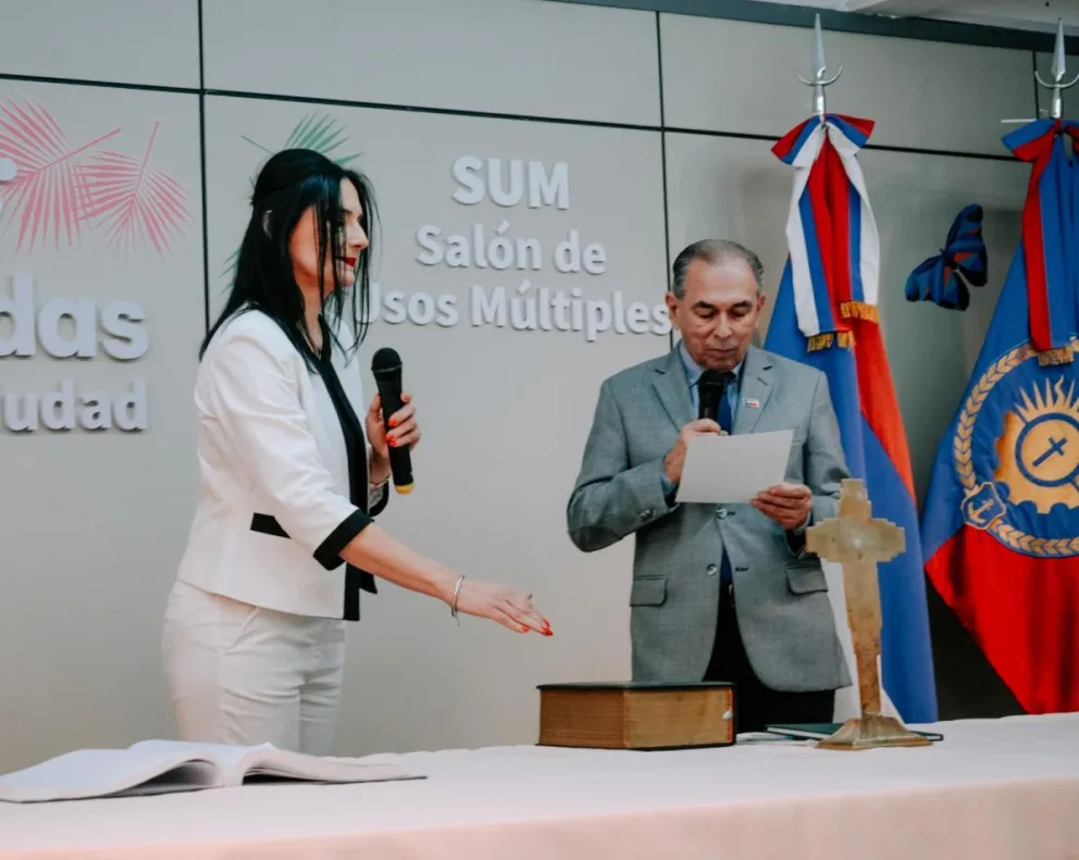 La flamante magistrada durante la toma de juramento.