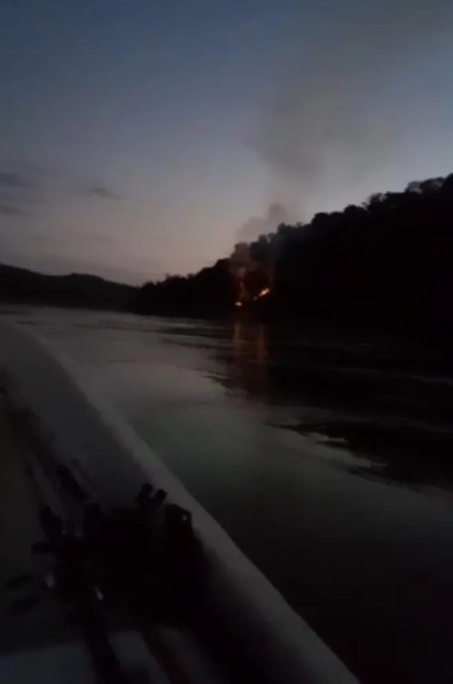 Preocupación en Montecarlo por incendios en la Isla Caraguatay: acampantes dejaron un fogón encendido 6 Preocupación en Montecarlo por incendios en la Isla Caraguatay: acampantes dejaron un fogón encendido imagen-5