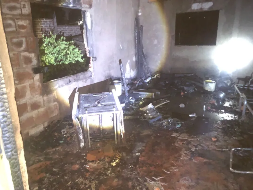 Preocupación en Montecarlo por incendios en la Isla Caraguatay: acampantes dejaron un fogón encendido 12 Preocupación en Montecarlo por incendios en la Isla Caraguatay: acampantes dejaron un fogón encendido imagen-11