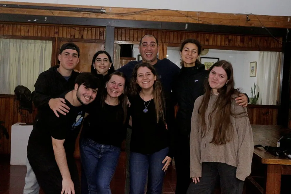 El grupo Teatro Expresiones de Oberá propone un espacio para crear e improvisar y tiene la meta de lograr un circuito de funciones teatrales en la ciudad. //Fotos: Luciano Ferreyra.    