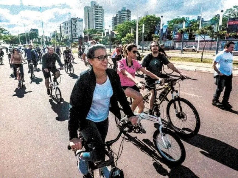 Masa Crítica Posadas pedalea en memoria de las víctimas de siniestros viales 7 Masa Crítica Posadas pedalea en memoria de las víctimas de siniestros viales imagen-6
