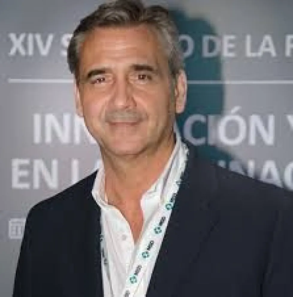 Burgos ejerce su profesión en el Hospital Austral y es formador de residentes.
