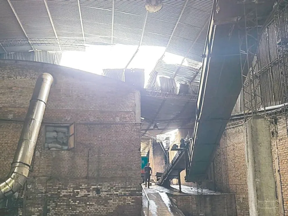 En Alem un establecimiento sufrió caída de un muro y voladuras de chapas.  
