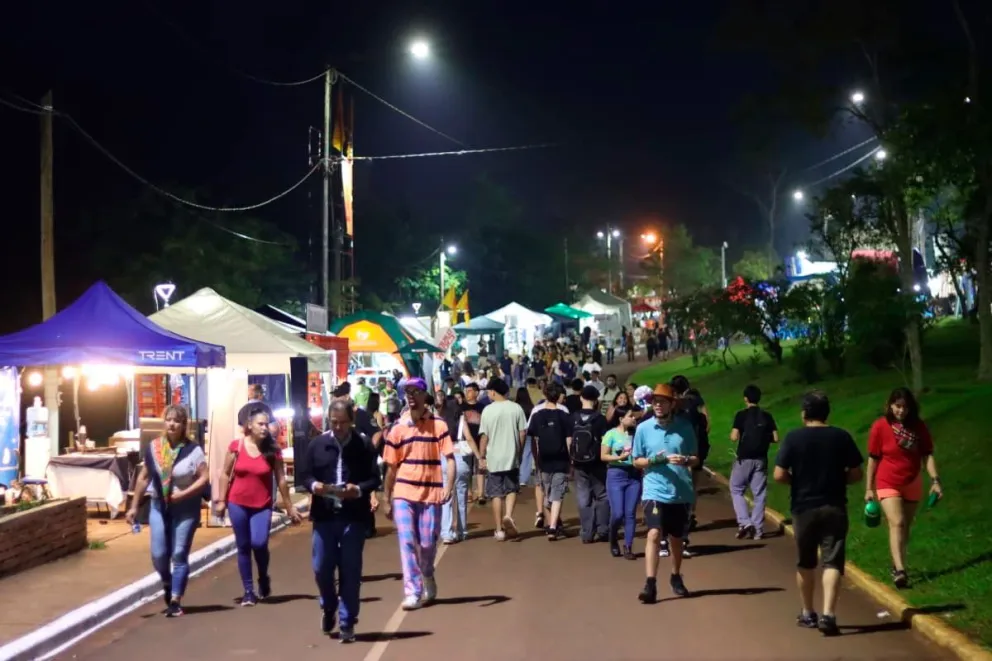Durante las primeras jornadas, la Costanera eldoradense se llenó de vecinos y turistas. Foto: Matías Bordón 