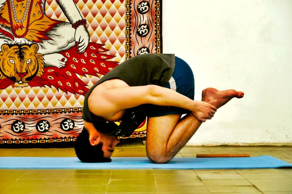 El yoga es una de las disciplinas más apuntadas. Ya dejó de ser una moda en el mundo occidental para ofrecerse en la lucha contra el estrés y la ansiedad, entre otros beneficios.
foto: agustina vera