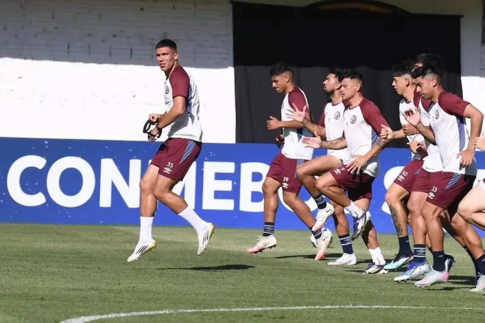 Lanús, ya en suelo guaraní, prepara el partido de mañana en Asunción.
