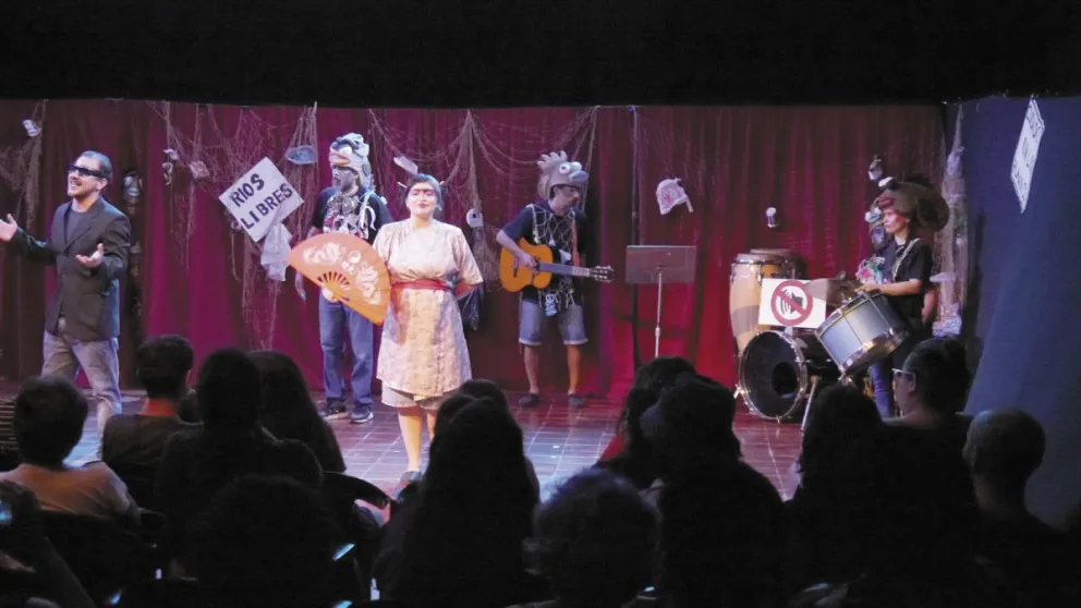 Elencos locales y de Buenos Aires celebran la Semana del Teatro Comunitario con el Encuentro ‘Aty Guazú’, en Oberá. Fotos: Luciano Ferreyra  