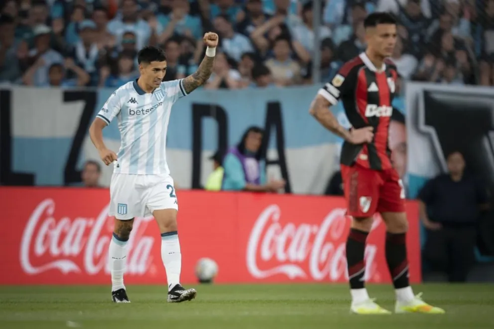Triunfazo de Racing Club, que comenzó a probarse el traje de campeón. //Foto: El Gráfico.