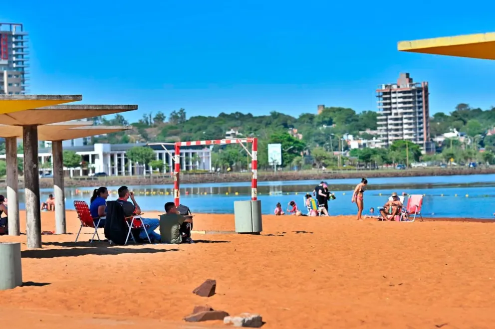 Las playas están habilitadas, pero piden cautela ya que aún no están puestas las mallas. Foto: Joaquín Galiano