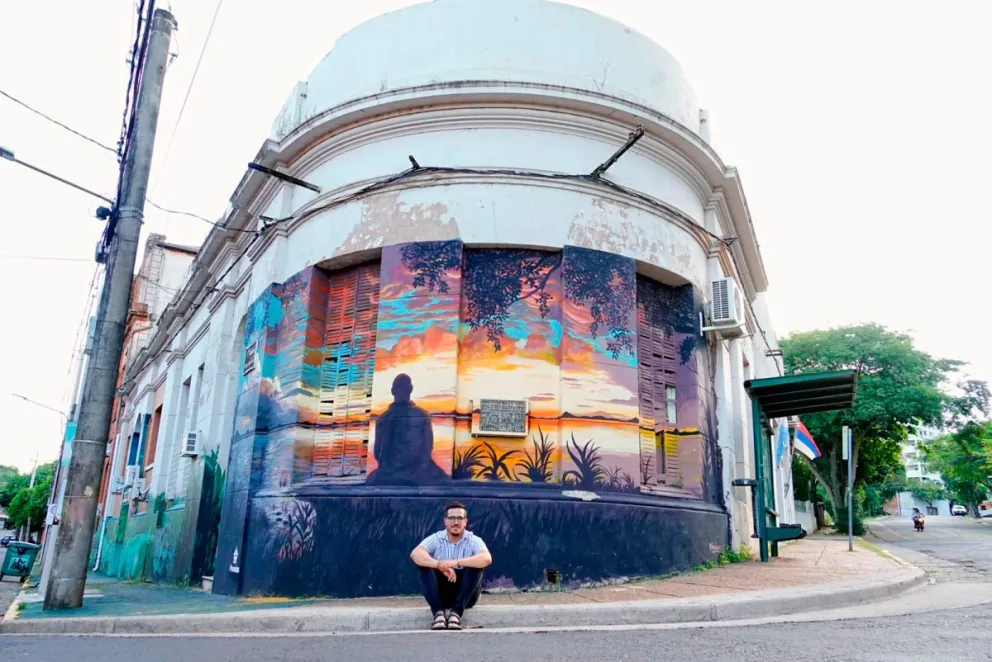 Una esquina con historia en el centro posadeño luce ahora los diseños de Fernando Gross. //Foto: Agustina Vera.