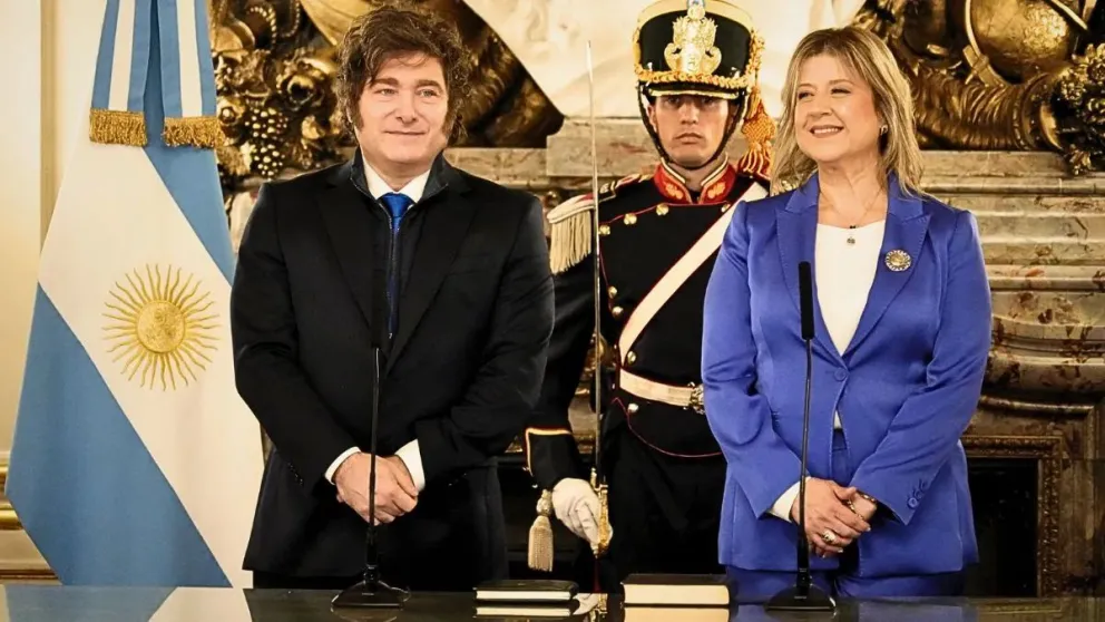 El presidente le tomó juramento a la flamante ministra de Seguridad.