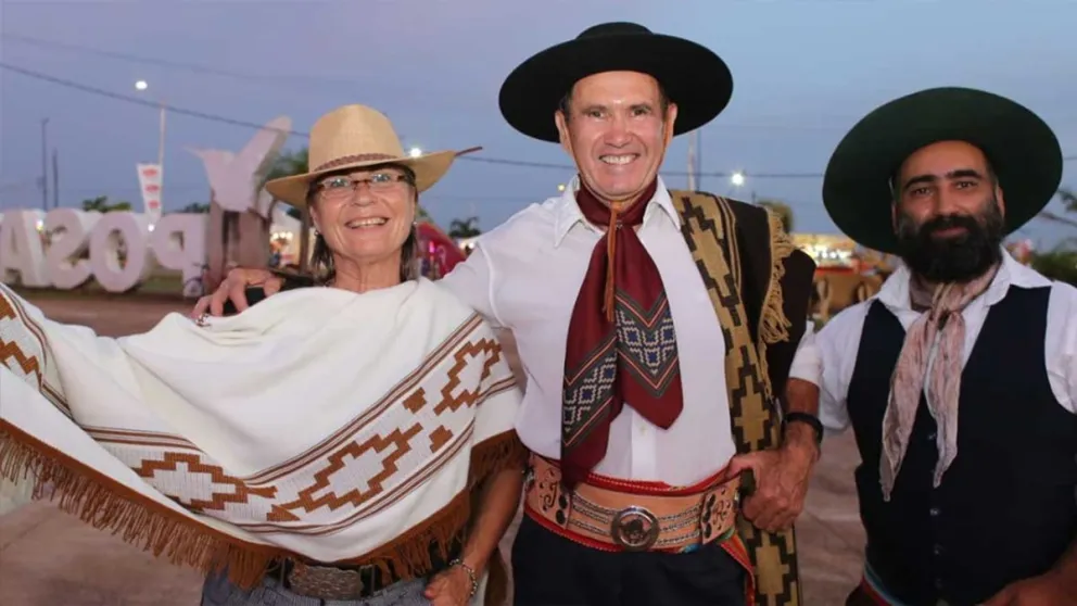 Florencia Morgillo, Julio Robledo y Leandro Botini, el folklore sigue vivo y La Cascada fue testigo.