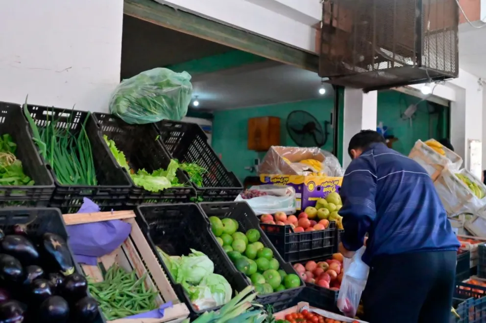 Compras anticipadas se dan en carnes; frutas y verduras se vende mucho días antes de las fiestas. Foto: Joaquín Galiano