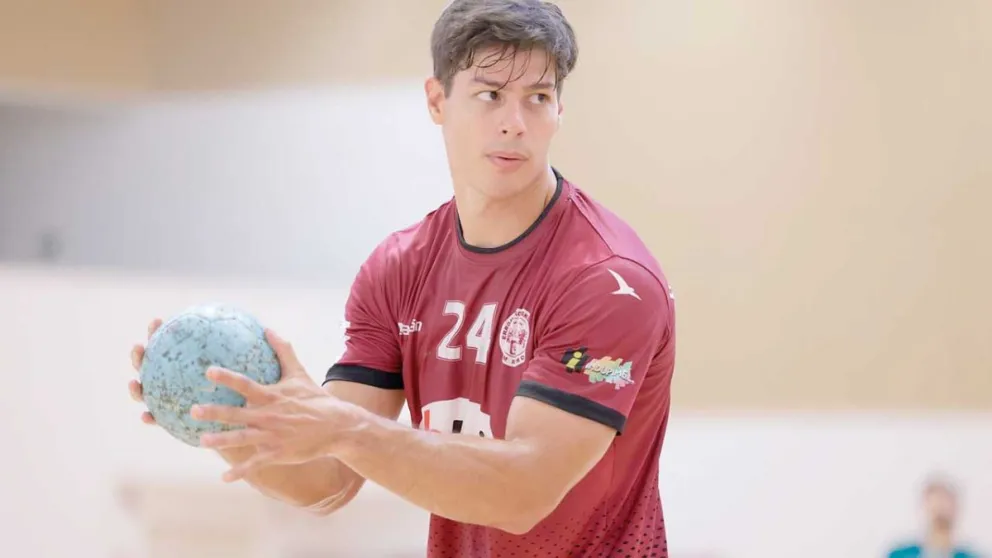 Hoy se encuentra desplegando su juego en el club Romo de España, a la espera de dar el salto definitivo. 