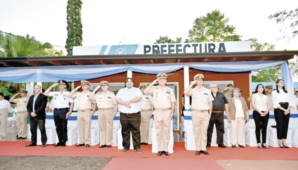 Se descubrieron placas conmemorativas en homenaje al 100º aniversario. 