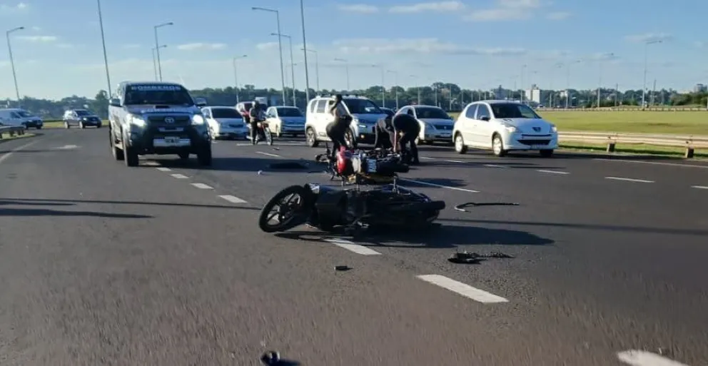 Dos motociclistas lesionados por un siniestro vial en el Acceso Sur de ...