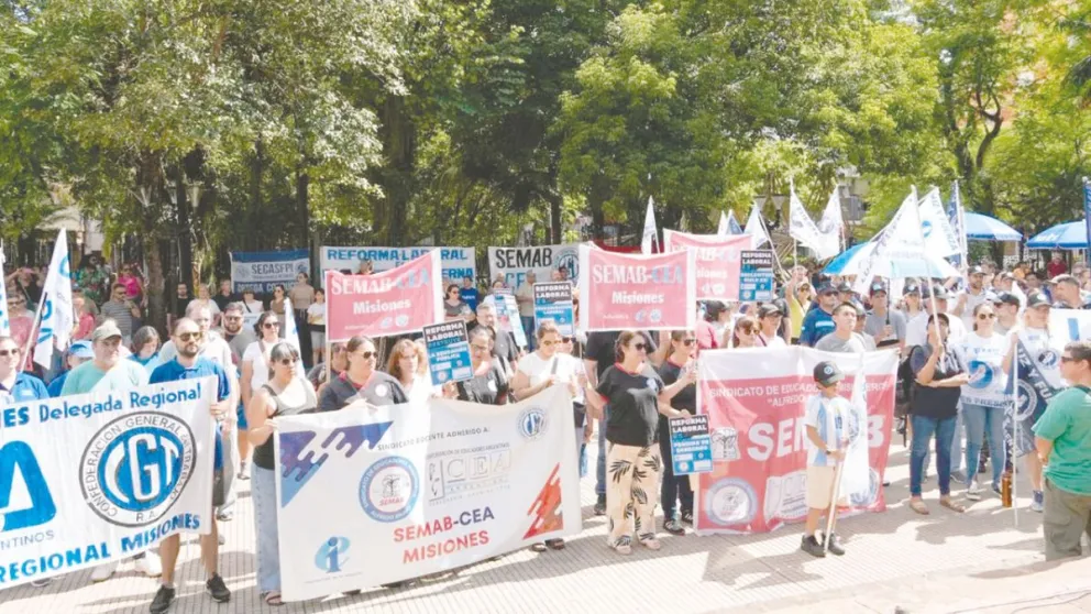 El 18 de diciembre hubo una marcha contra la reforma laboral. //Foto: Agustina Vera.