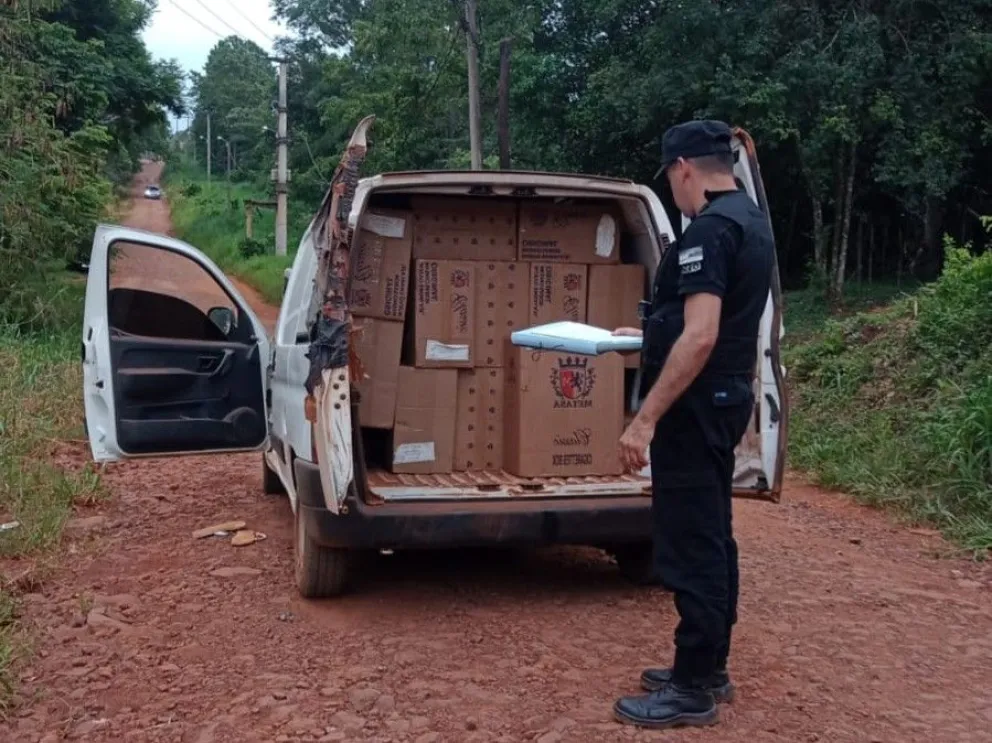 Persecución y millonario cargamento de cigarrillos ilegales incautado en Eldorado