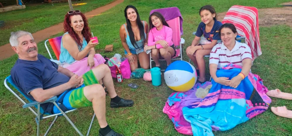 Luis Carrizo, Graciela Rodríguez, Sonia Gauna, Ámbar Carmona, Matilda Moreno y Daysi Carrizo, de Posadas y Chilecito (La Rioja), en el Tabay.