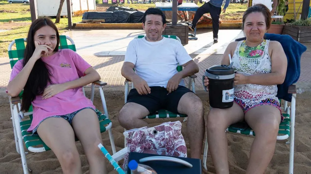 Tereré de por medio, Ariana Argüello, Ismael Argüello y Elena Monoff compartieron una jornada distendida en familia.