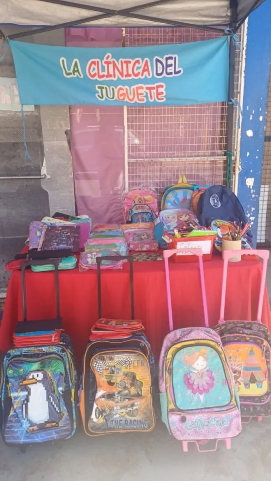En las primeras jornadas de la campaña solidaria ya se recolectó variados elementos escolares. Foto: Gentileza Clínica del Juguete 
