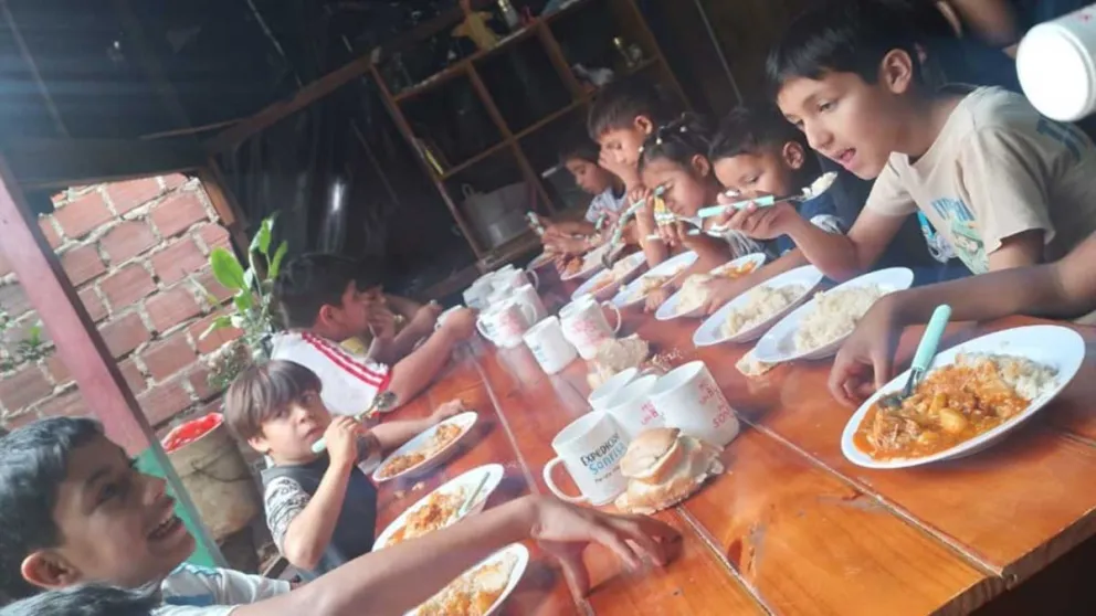 Cada sábado asisten más de 50 chicos para aprender y jugar.  Foto: Gentileza