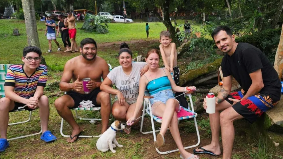 La familia Benítez y la familia Miranda se dieron cita en los Saltos del Tabay para disfrutar de una jornada espléndida.