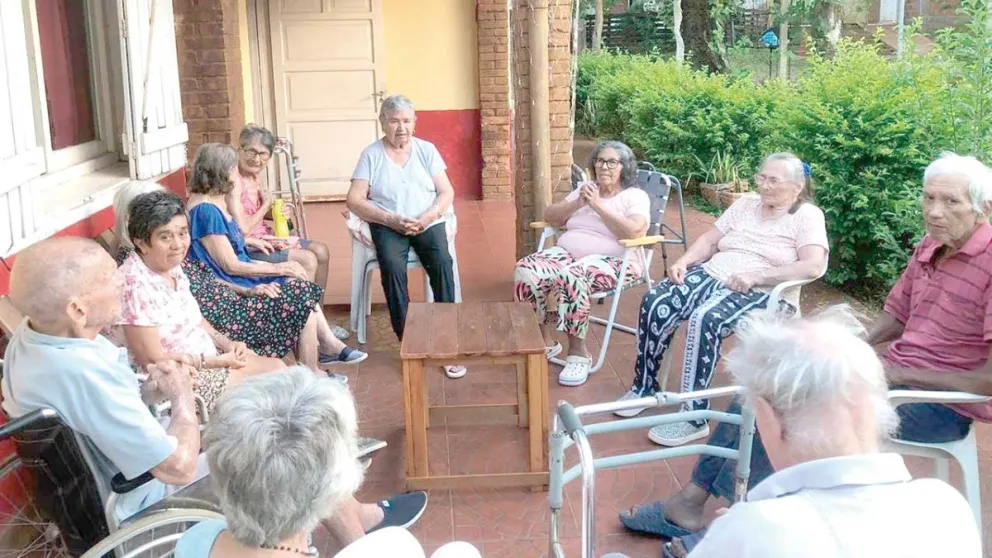 El acompañamiento diario se sostiene con el trabajo de ocho voluntarias.  Foto: Esteban González