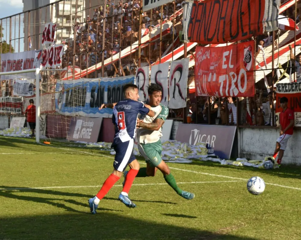 La Franja se vio superada en todos los sectores del campo de juego. // Fotos: Jorge Acosta.