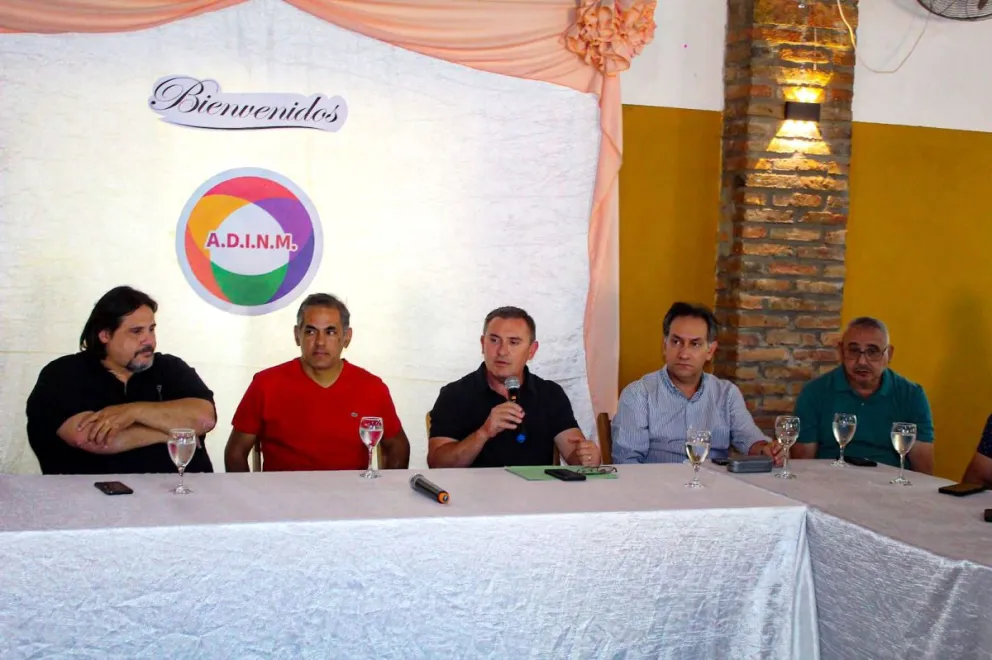 Sartori junto a algunos intendentes del norte provincial.