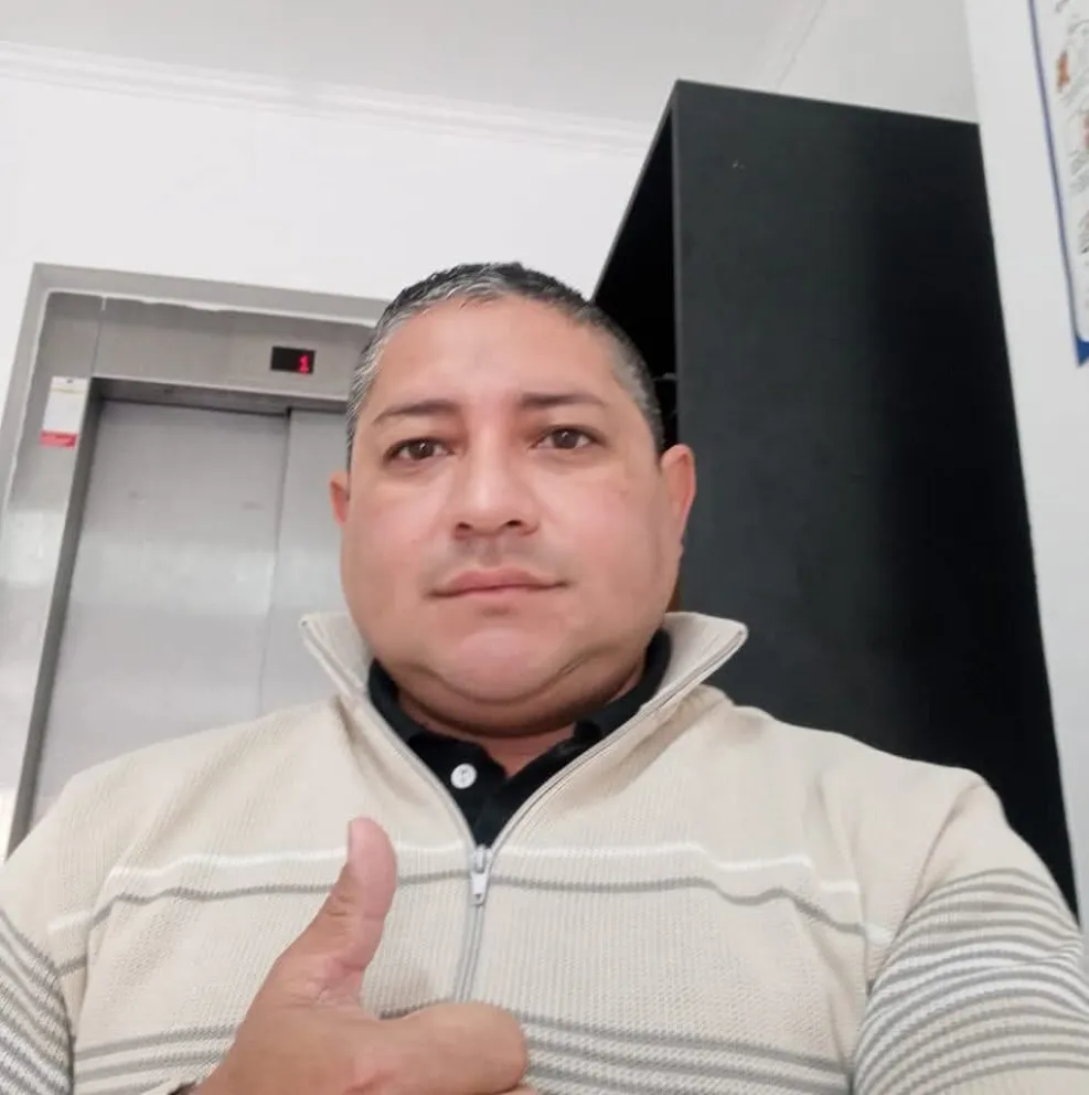 Julio César Argüello (45) fue encontrado en el interior de su vivienda, rodeado de un charco de sangre.