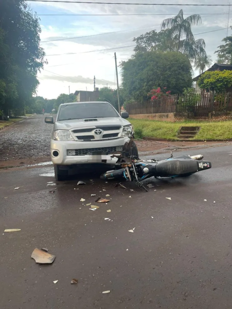 Alem: un choque entre una camioneta y una moto dejó a un hombre ...