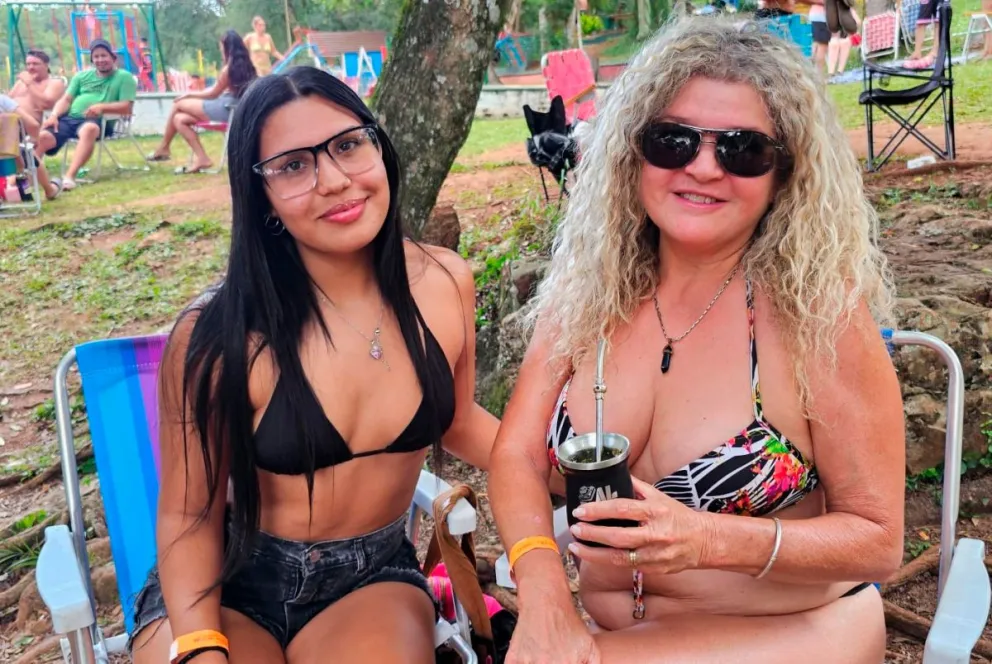 Sheila Guerra y Sandra Senger, de Jardín América, en busca de relax y diversión.