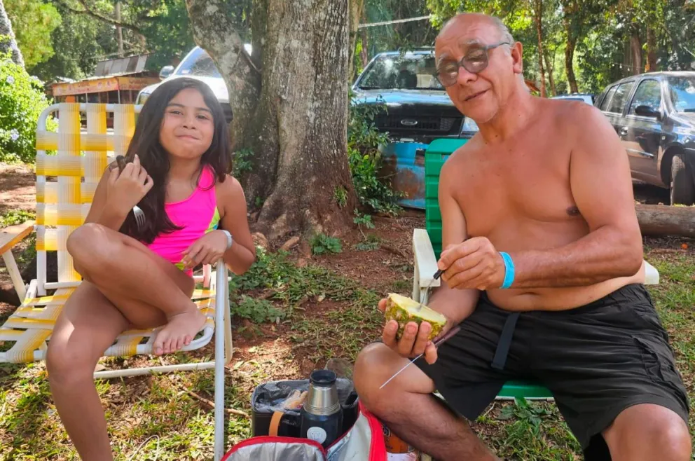 Sofía y Héctor Rodríguez (de Moreno, Buenos Aires) aprovecharon la excelente tarde.