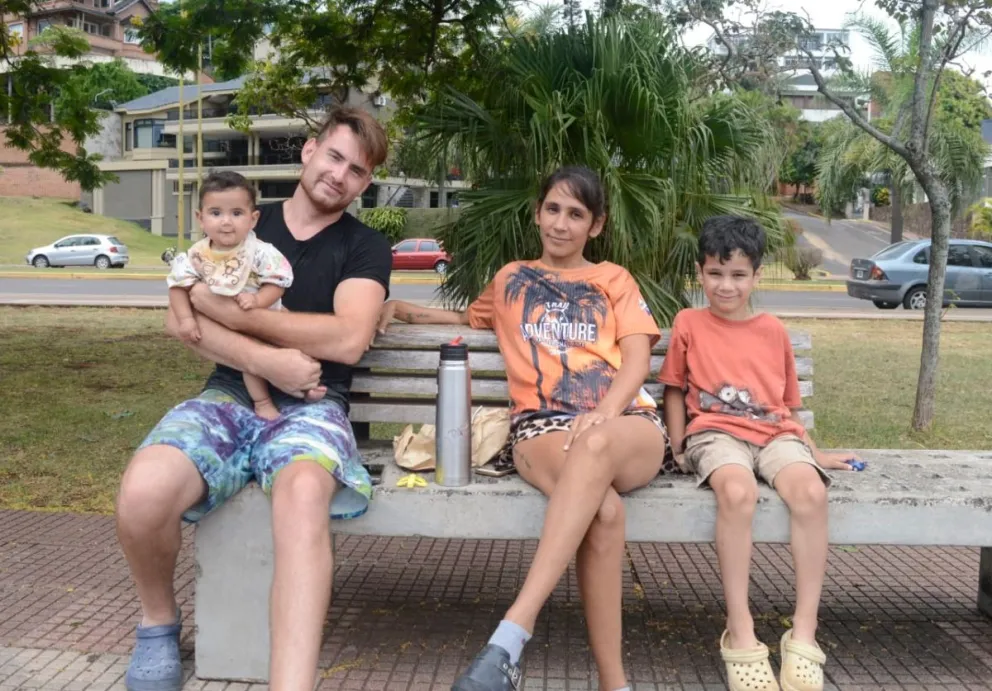 José Luis, Magalí, Mía y Ramiro llegaron de Colón, Entre Ríos, para disfrutar de los atractivos turísticos de Misiones. 
