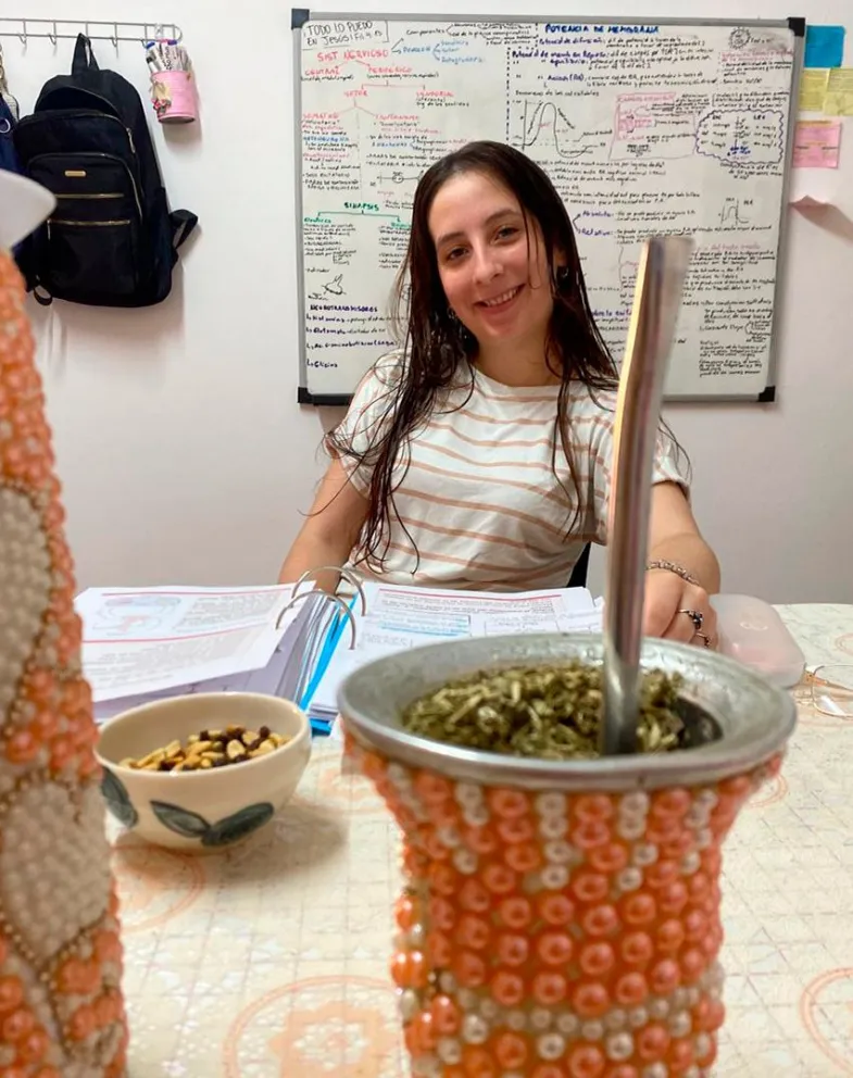 Karen, una de las hijas, está en 4° año de la carrera de Bioquímica. 