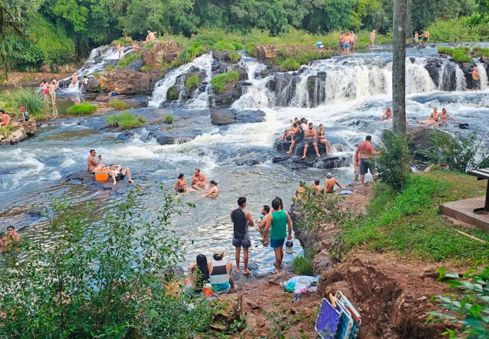Los saltos del Tabay estuvieron a pleno todo el verano.  Foto: Esteban González