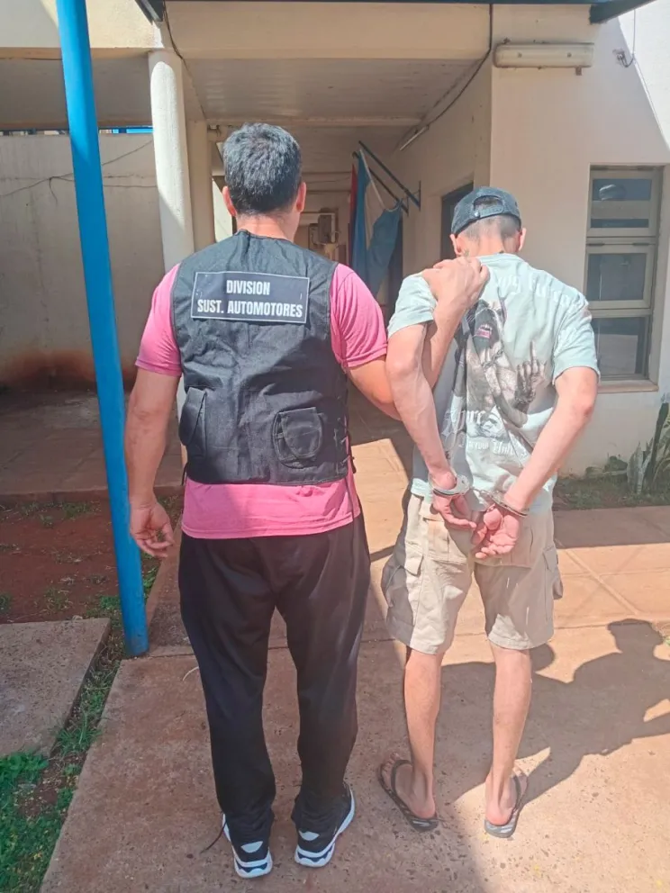 La detención se produjo en una recorrida por el barrio Los Lapachitos. //Foto: Policía de Misiones.