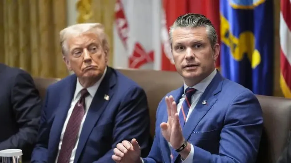 El secretario de Defensa de Estados Unidos, Pete Hegseth, tuvo un rol central durante la conferencia en el Pentágono. //Foto: Ámbito.