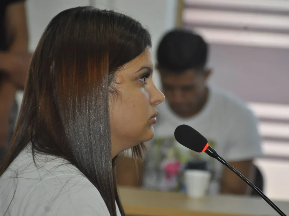 Maira Ortega recordó ante los jueces aspectos de su relación con el acusado y el momento del ataque. //Fotos: Cristian Valdez.